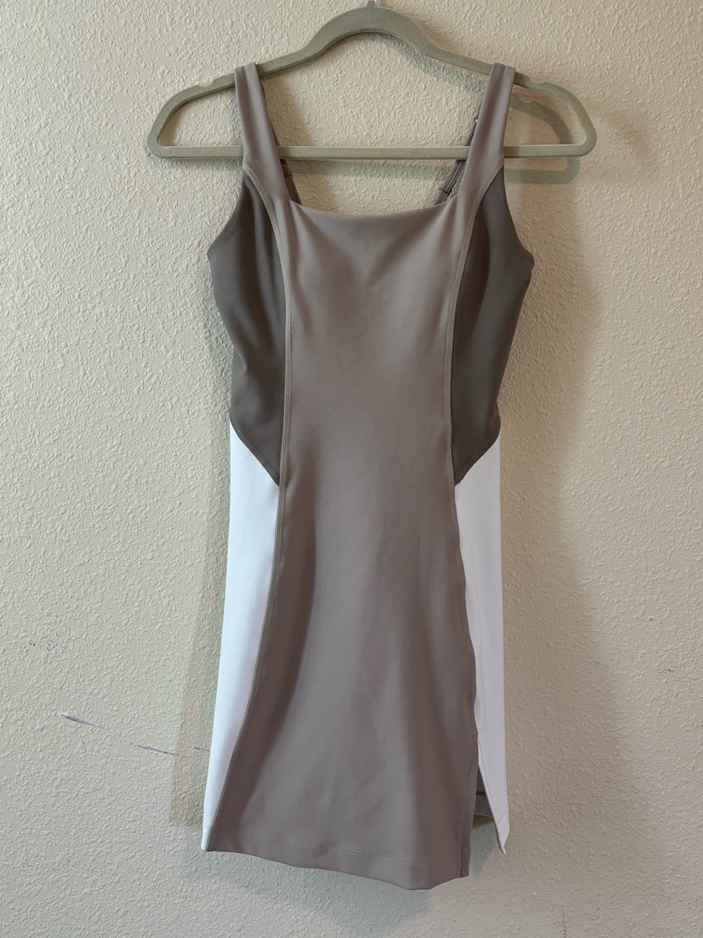 Abercrombie YPB SCULPTLUX Taupe and White Colorblock Athletic Dress, NWT, size S